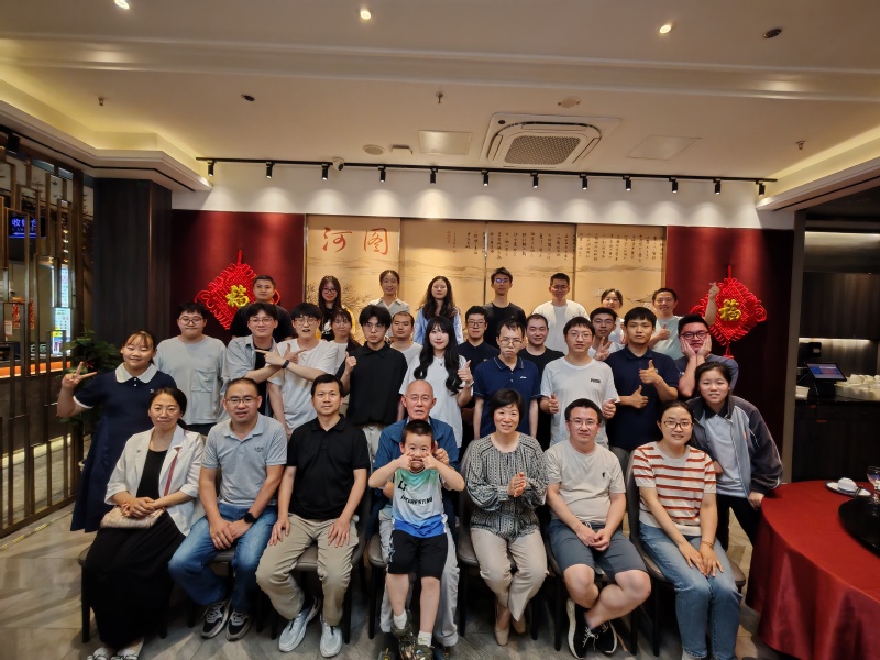 团队合影(16:9 横幅)